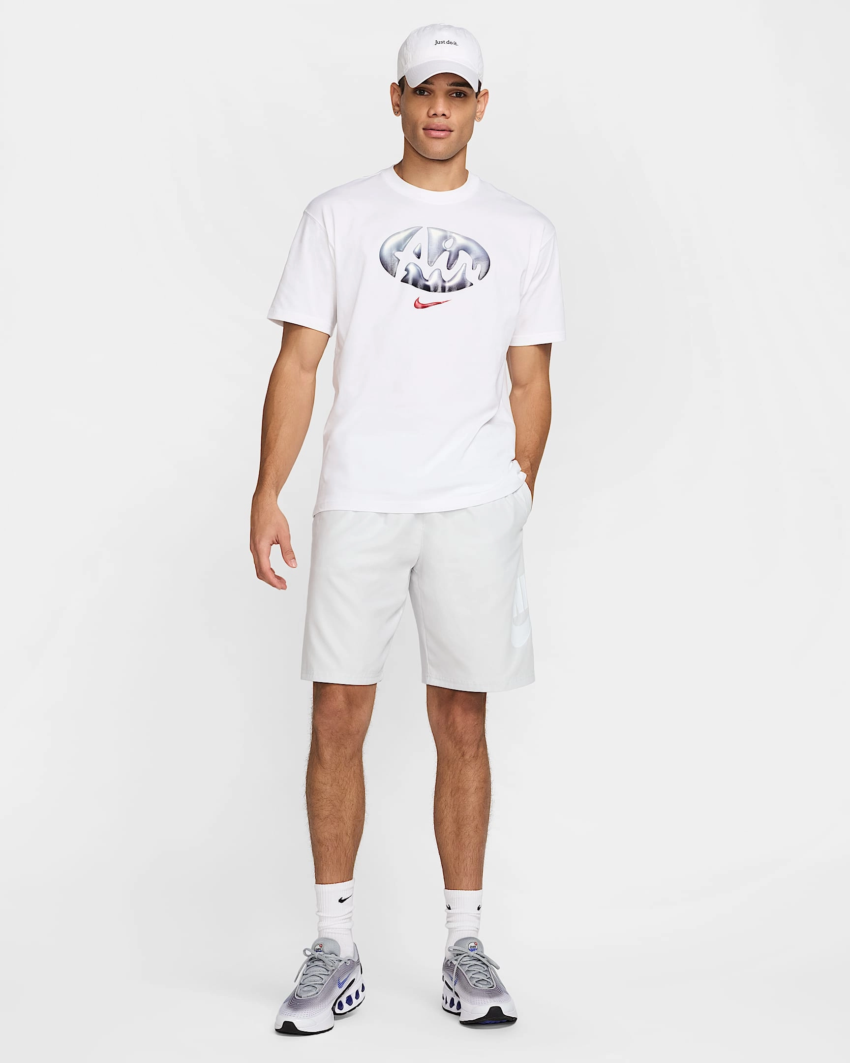 Nike Sportswear Max90 T-skjorte for menn: Slipp løs din indre gatekunstner, tidløs stil for enhver dag!